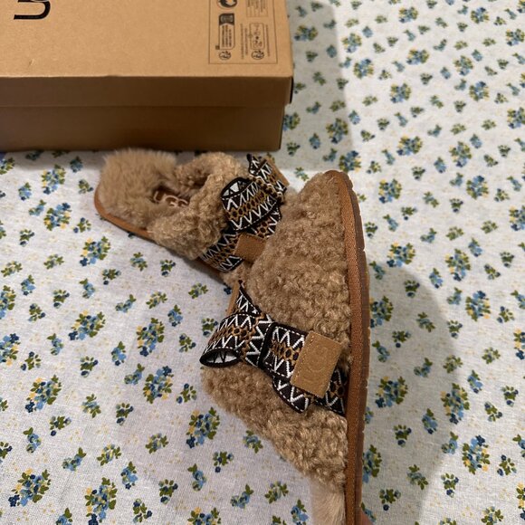 Ugg Women's Brown Slippers - Picture 4 of 7